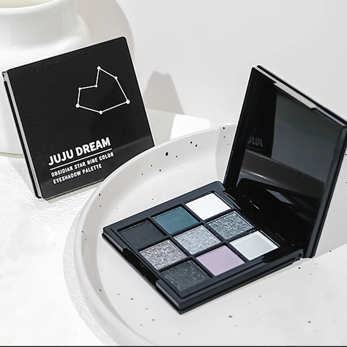 Smoky 9-Color Eyeshadow Palette – Dark & Versatile