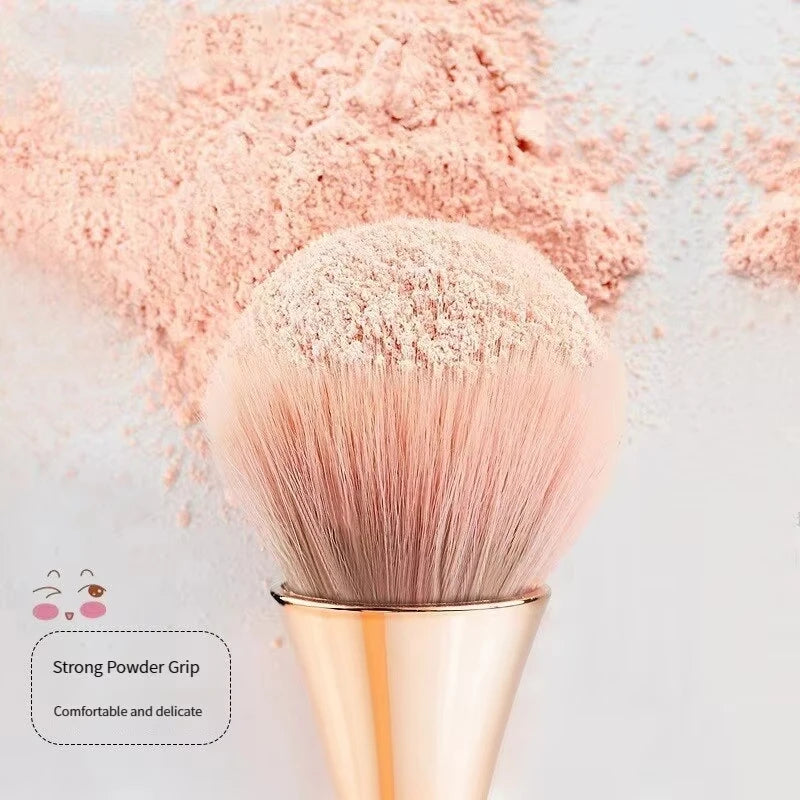 Rose Gold Fan Makeup Brush – Soft Highlight & Blush Brush